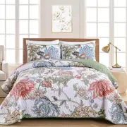 Warm and Inviting Quilted Bedspread and Pillowcases Set: Designed for Relaxation - Queen size