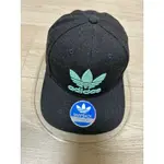 ADIDAS 愛迪達跳色刺繡LOGO牛仔平沿帽 平板帽 棒球帽