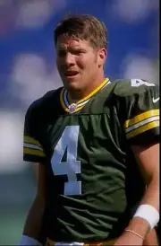 Quarterback Brett Favre Green Bay Packers at the Packers 10-9 loss- Old Photo 1