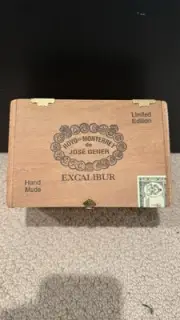 Hoyo de Monterrey Jose Gener Excalibur No. I Cigar Box Honduras - EMPTY