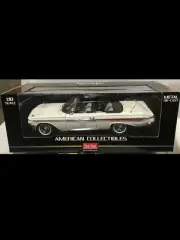 1961 Chevrolet Impala WHITE Convertible 1:18 SunStar 3405