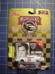 1998 1/64 RACING CHAMPIONS NASCAR LEGENDS DICK BROOKS #32 PLYMOUTH SUPERBIRD NIP