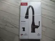 Pfister Rosslyn Single Handle Pull Down Sprayer Kitchen Faucet with Deck plate