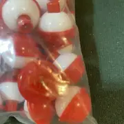 10 Fishing Bobbers 3/4 Inch 3/4" Round Floats Red White Snap On Bobber 201-R/W