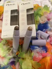 Clover Plush Pigment Stick Eyeshadow 3.3 ml Revolution & SANDSTONE