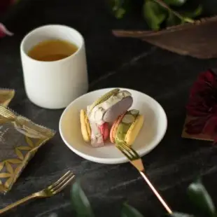 【小茶栽堂】藏金禮盒-古早味紅茶(6入茶包)+馬卡龍牛軋糖3入