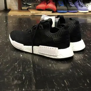 adidas Consortium SNEAKER EXCHANGE - INVINCIBLE x A Ma Maniere NMD_R2 S.E. 三方聯名 黑色 黑白 CM7879