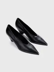 Point Toe Pump