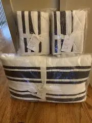 Pottery Barn Mesa Striped Tassel Full Queen Quilt Black / White & 2 King Sham