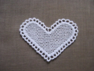 50 PCS LOVELY WHITE FILIGREE HEART MEDALLION RAYON VENISE APPLIQUE
