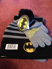 CHILDREN LICENSED HAT, GLOVE,AND SCARF SET. DC BATMAN, NEW.