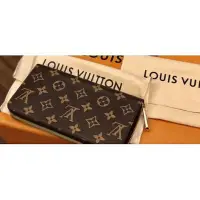 在飛比找Yahoo!奇摩拍賣優惠-Louis Vuitton LV M41896 ZIPPY 