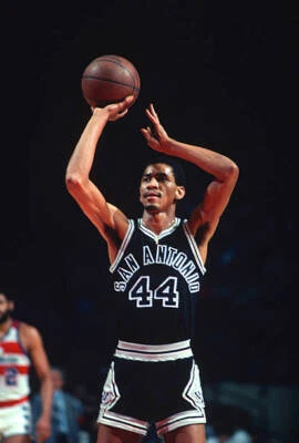 George Gervin Of The San Antonio Spurs 1980 Basketball Photo 8
