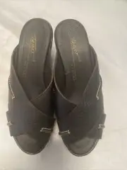 BRAND NEW Tapeet by Vicini Brown Leather Platform Wedges 36 - RETAIL $199