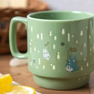 真愛日本 預購 宮崎駿 吉卜力 龍貓 雨滴綠 日本製 浮雕 可推疊 陶瓷馬克杯 馬克杯 咖啡杯