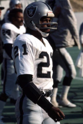 Oakland Raiders Cliff Branch on sidelines during game vs Philadelp- Old Photo