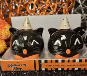 2 HALLOWEEN CERAMIC BLACK CATS SALT & PEPPER SHAKERS PARTY HATS