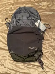 Heimplanet Motion Ellipse 25L Backpack in Dark Grey, great for hiking/commuting!