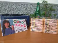 在飛比找Yahoo!奇摩拍賣優惠-懷舊古早 卡匣式伴唱帶 1套 10卷-(有歌本+提盒) 三台