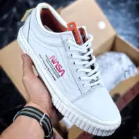 在飛比找蝦皮購物優惠-高品質 VANS NASA OLD SKOOL 米白 皮革 