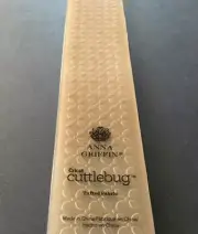 Anna Griffin Tufted Fabric Border Embossing Folder