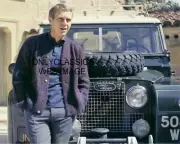 COOL STEVE MCQUEEN POSING BY HIS LAND ROVER 4X4 SPORT UTILITY VEHICLE 8X10 PHOTO