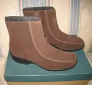 New Clarks Ashlyn Water Resistant Suede Side Zip Ankle Boots 10 BROWN