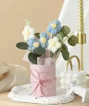 1 Set Of Hand-Knitted Artificial Flowers With Wool Yarn, Fabric And Plastic Barr