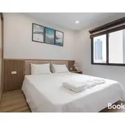 King Bed Bathtub - Near The Lake