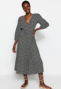 在飛比找ZALORA購物網優惠-Wrap Midi Dress