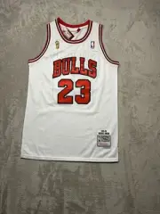 Mitchell & Ness Hardwood Classics Michael Jordan White Bulls Jersey Size L