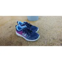 在飛比找蝦皮購物優惠-skechers二手童鞋-19cm,少穿9成新