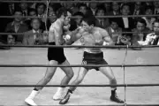 Betulio Gonzalez v Shoji Oguma - WBA Flyweight Title 1979 OLD BOXING PHOTO 2