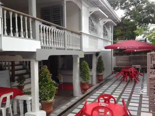 希拉里安德魯背包客旅館 Hillary and Andrew Hostel