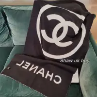 在飛比找蝦皮購物優惠-正品現貨 Chanel 香奈兒 大logo 雙C 羊絨 雙面