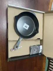 New In Box Staub Grey Fry Pan 10” Cast Iron