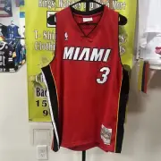 Mitchell & Ness Dwyane Wade 2005-06 Miami Heat #3 NBA Red Swingman Jersey Sz L