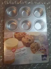 Wilton 12 Cup Standard Muffin Pan ~ NEW