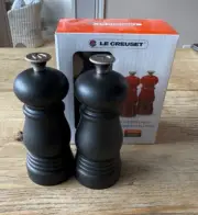 Le Creuset Petite Salt And Pepper Mill Set, Matte Black, NEW NIB
