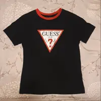 在飛比找蝦皮購物優惠-GUESS 深藍紅邊短袖Logo T-shirt