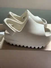 Yeezy slide Infant Bone. Size 4K