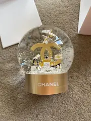New Authentic CHANEL Beaute No.5 Perfume Snow Globe Christmas Limited Edition