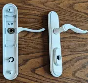 AMESBURY GROUP 11869243-ACTIVE KEYED-WHITE-HINGED HANDLE SET CONFIG AS SHOWN