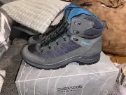 NEW Lowa Women's Taurus Pro GTX Mid Boots Size 11