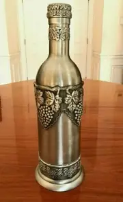 PEWTER GRAPES AND GRAPE LEAVES DESIGN WINE BOTTLE CADDY/HOLDER.