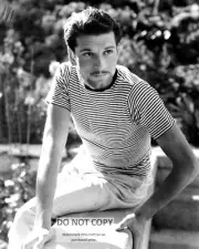 LAURENCE OLIVIER LEGENDARY ACTOR - 8X10 EARLY PUBLICITY PHOTO (ZZ-672)