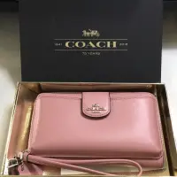 在飛比找蝦皮購物優惠-Coach禮盒組 玫瑰粉色立體馬車Logo手拿長夾禮盒-小老