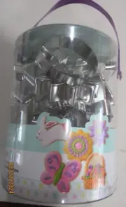 COOKIE CUTTER ASSORTMENT KIDS LOVE DECORATING BUNNIES EGGS DUCKS.18 PIECES