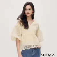 在飛比找momo購物網優惠-【MOMA】優雅寬版V領蕾絲上衣(杏色)