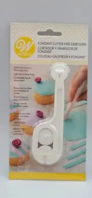 Wilton Fondant Cutter Embosser Detachable Wheels 3 Edge Styles